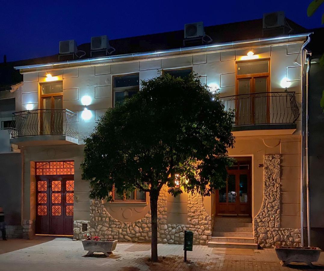 Holiday Apartmanház Harkany Ngoại thất bức ảnh