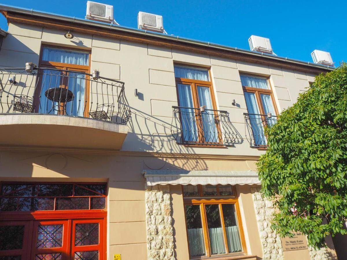 Holiday Apartmanház Harkany Ngoại thất bức ảnh